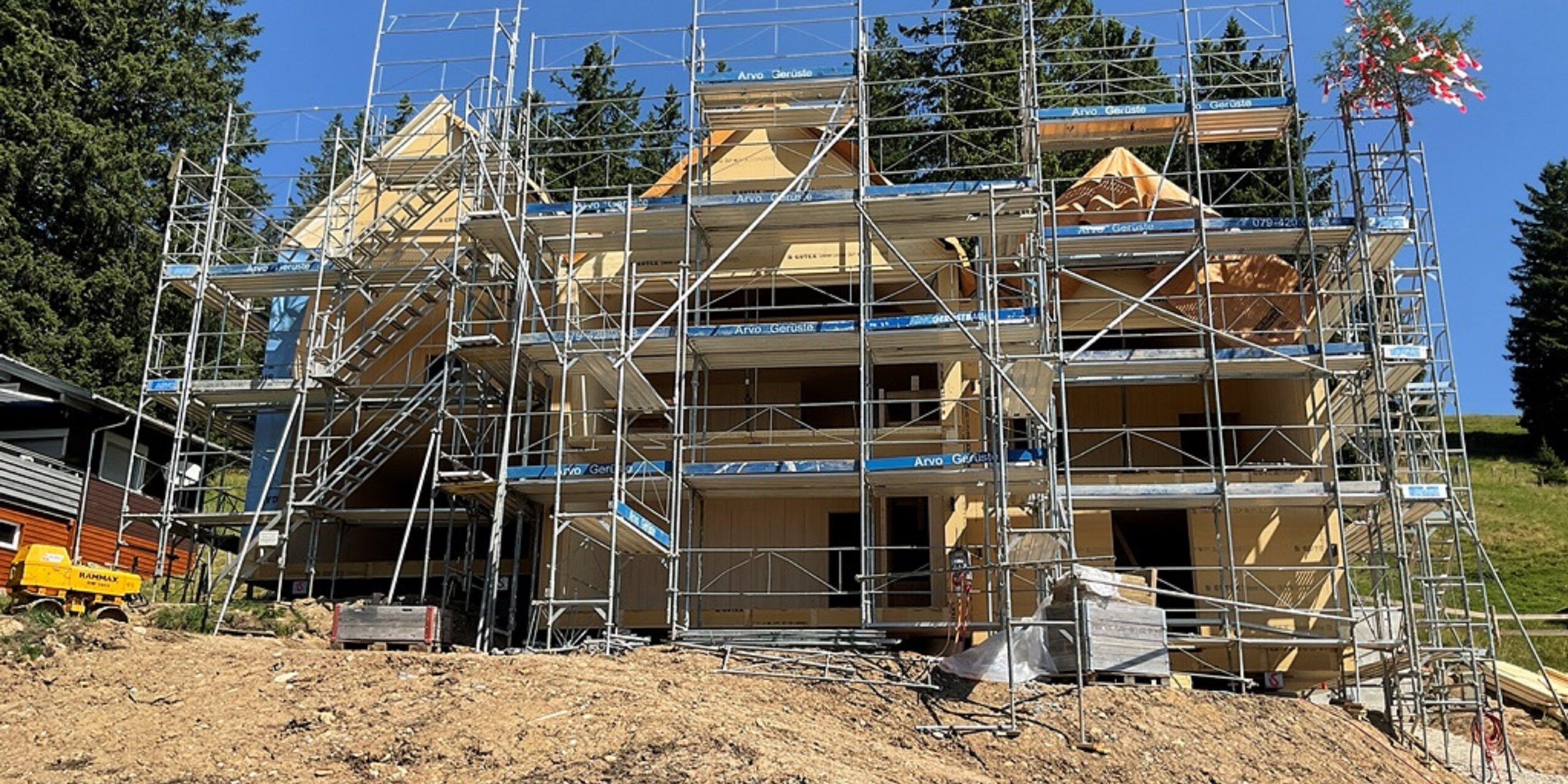 Firstweg Rigi Arth, Baufoto Aufrichten Holzbau, marty architektur