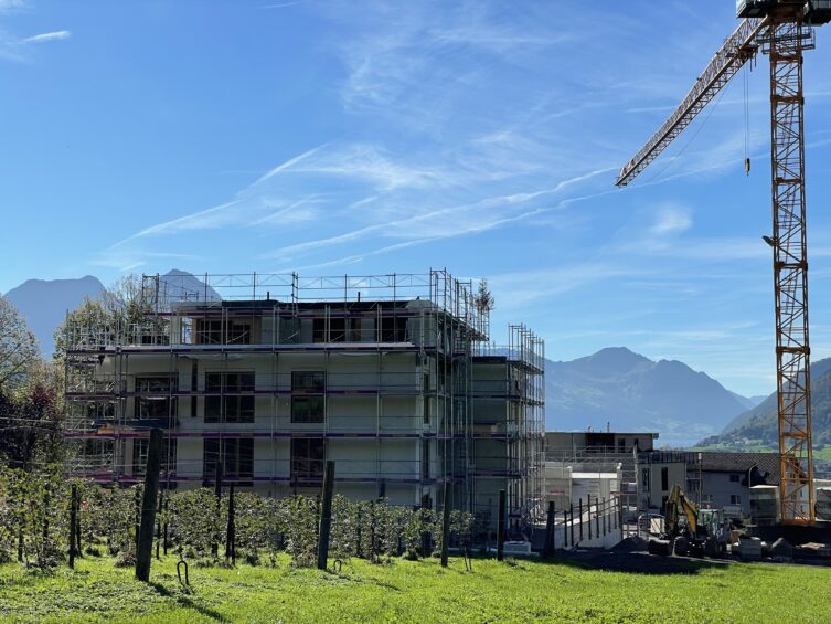 Blumen Müller Schwyz, Baufoto Aufrichten Attika, marty architektur