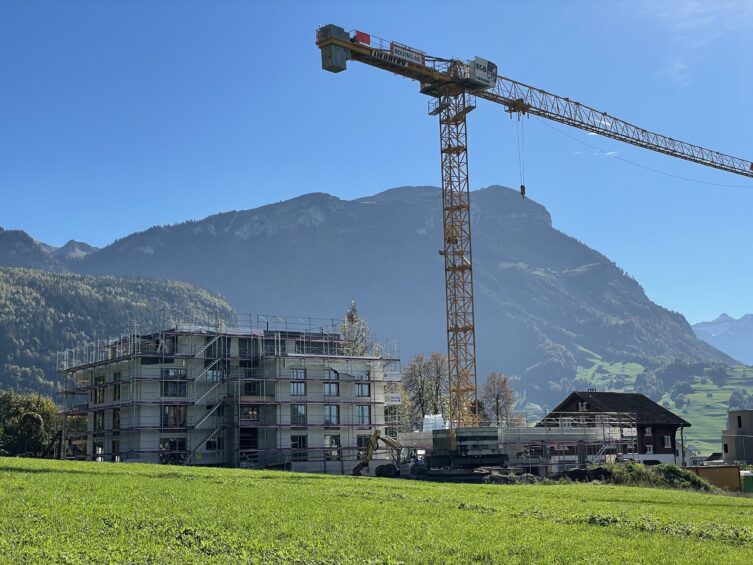 Blumen Müller Schwyz, Baufoto Aufrichten Attika, marty architektur